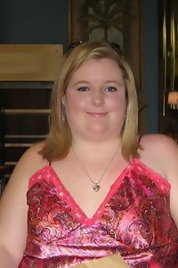 thick globes girls in sultry embrace, kissing and caressing